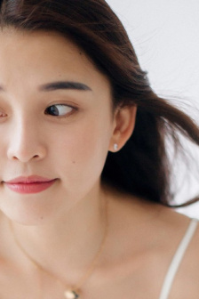 双胞胎姐妹齐上阵许多人物